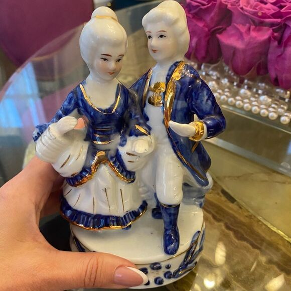 Porcelain figurines - Picture 1 of 4
